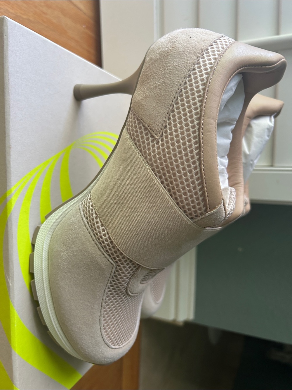 NWT Sneex 'The Icon' Sand Sneakers Box - Size 9 (US) with box and dust bags - Picture 9 of 13